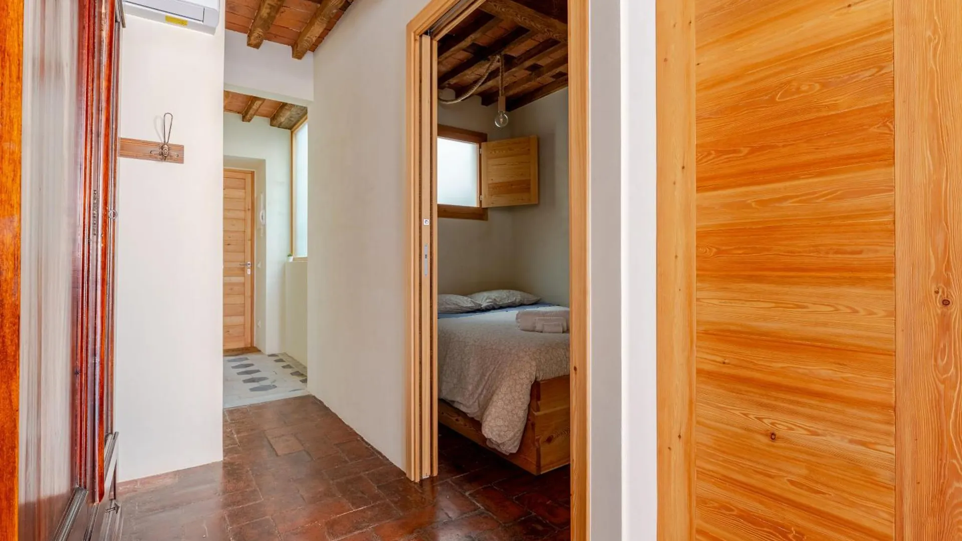 100M From The Duomo - The Living Gallery Pietrasanta 0*,  Itália